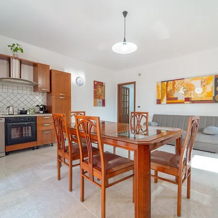 Apartment Casa Rosia *